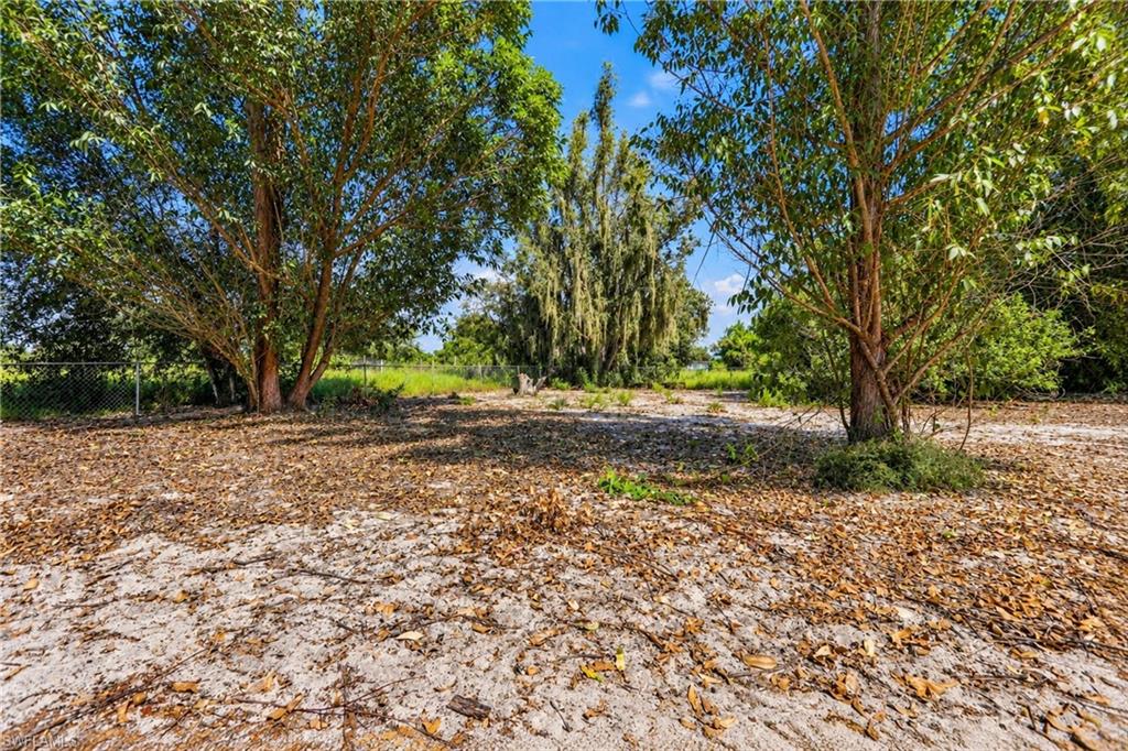 423 N Estribo St Property Photo 32