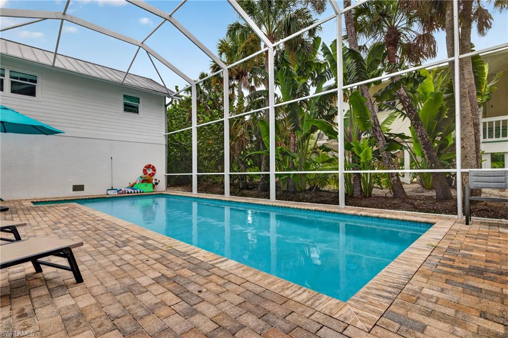 721 Cardium St Property Photo 3