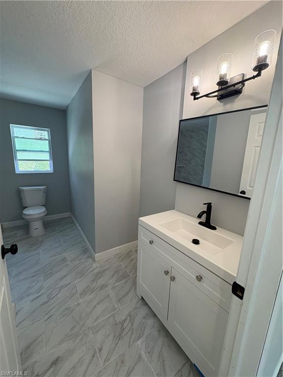 1581 New London St Property Photo 6