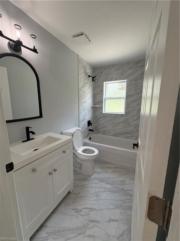 1581 New London St Property Photo 10