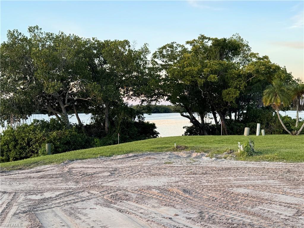 321 Shoreland Dr Property Photo 5