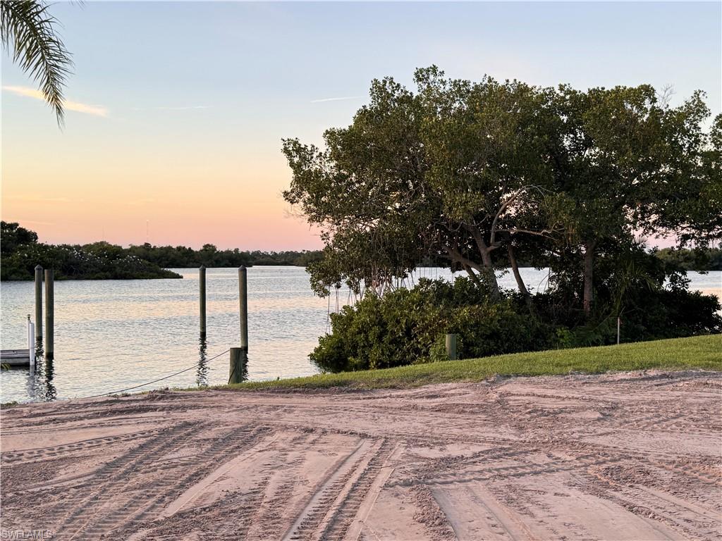 321 Shoreland Dr Property Photo 6