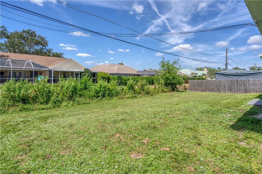 17196 Lee Rd Property Photo 3