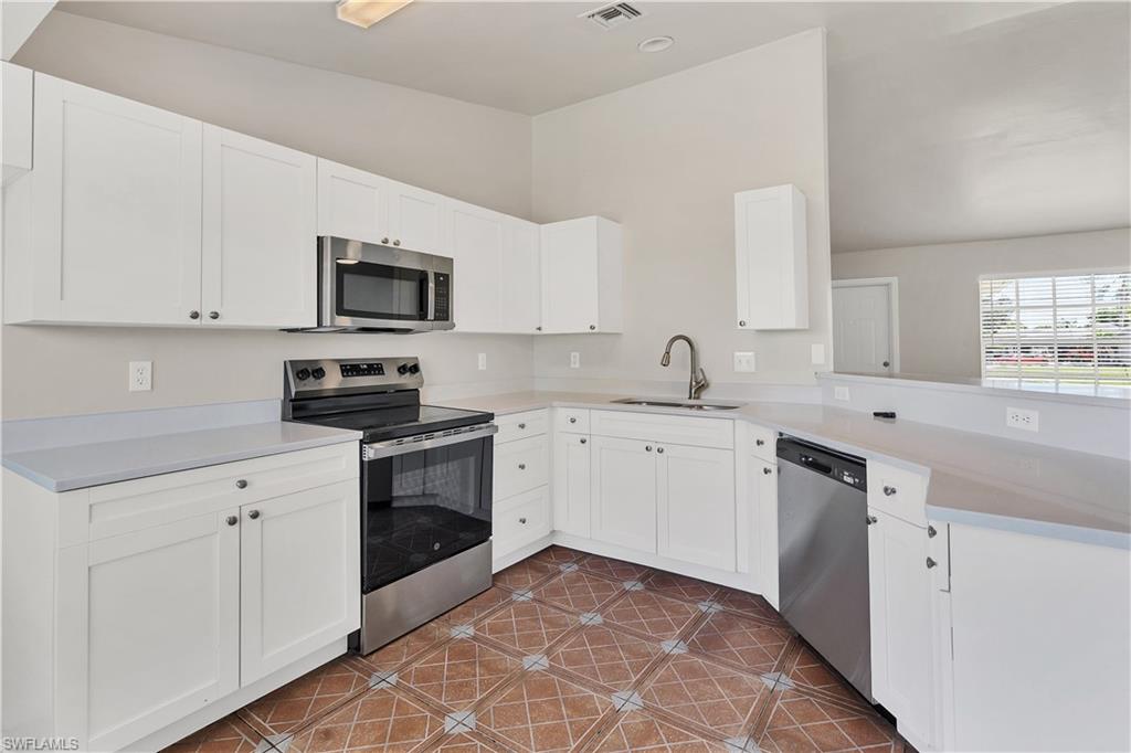 17196 Lee Rd Property Photo 10