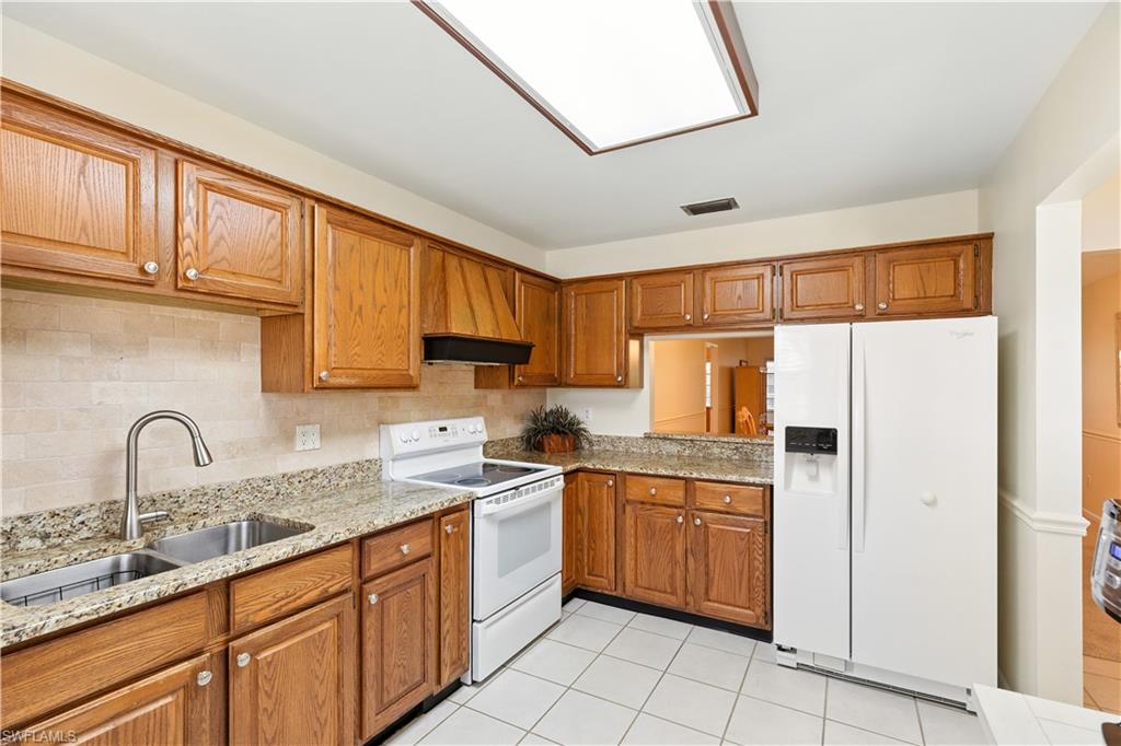 1267 Hazeltine Dr Property Photo 3