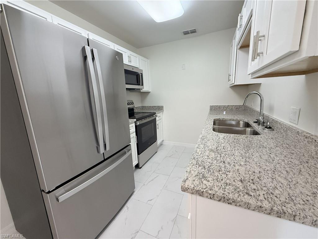 3225 E Riverside Dr 21b Property Photo 2