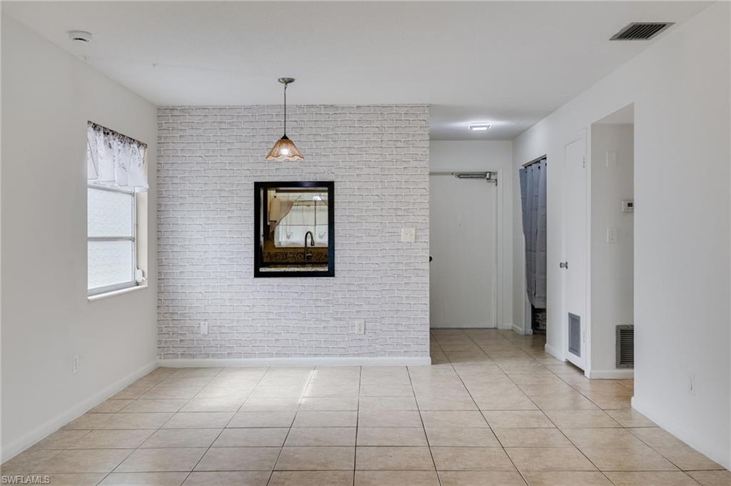 330 Suffolk Ct Property Photo 5
