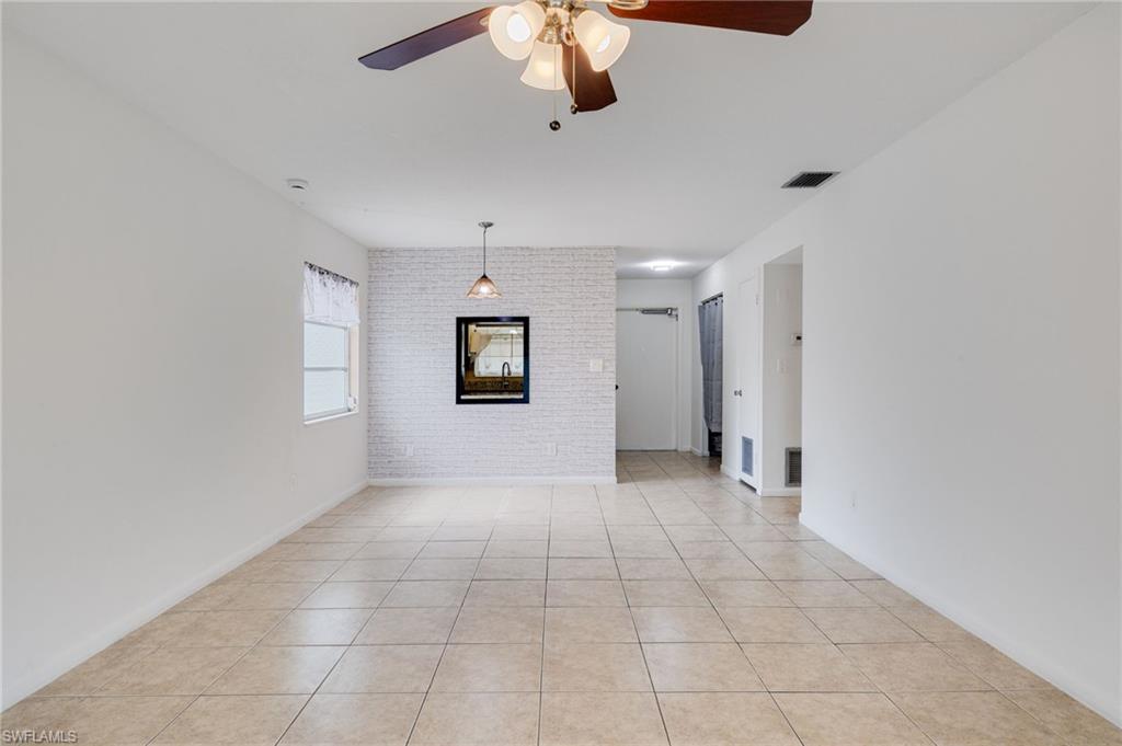 330 Suffolk Ct Property Photo 6