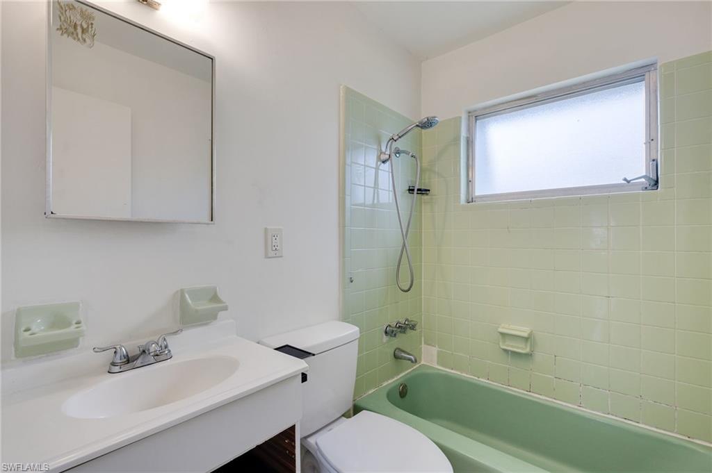 330 Suffolk Ct Property Photo 13