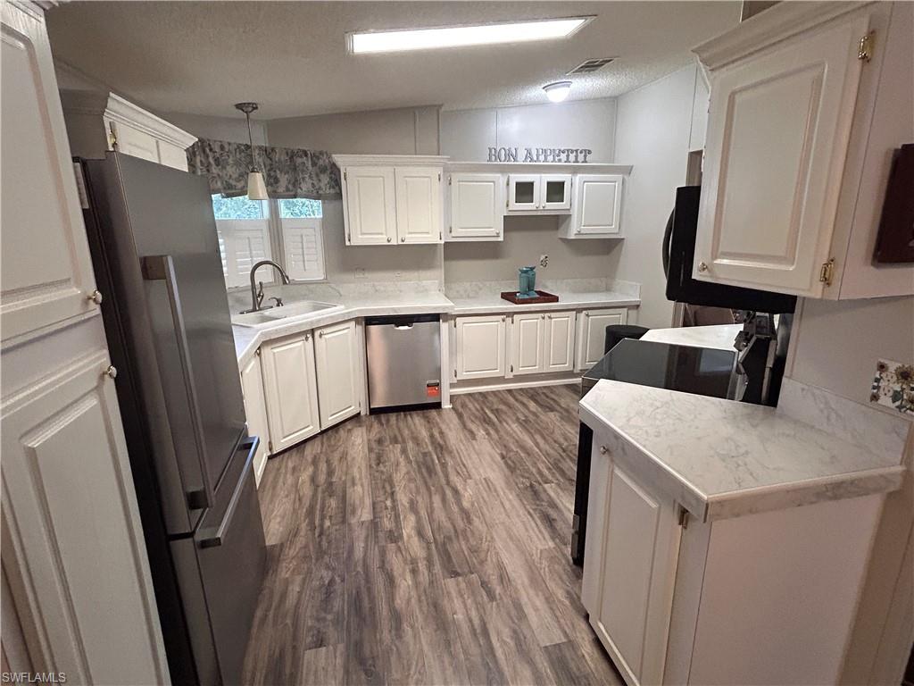 10561 Lake Loop Rd 37m Property Photo 6