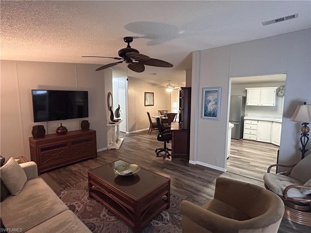 10561 Lake Loop Rd 37m Property Photo 10