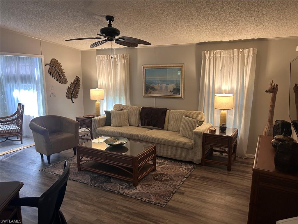 10561 Lake Loop Rd 37m Property Photo 12