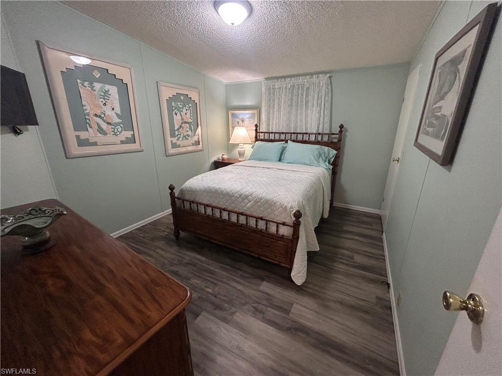 10561 Lake Loop Rd 37m Property Photo 17