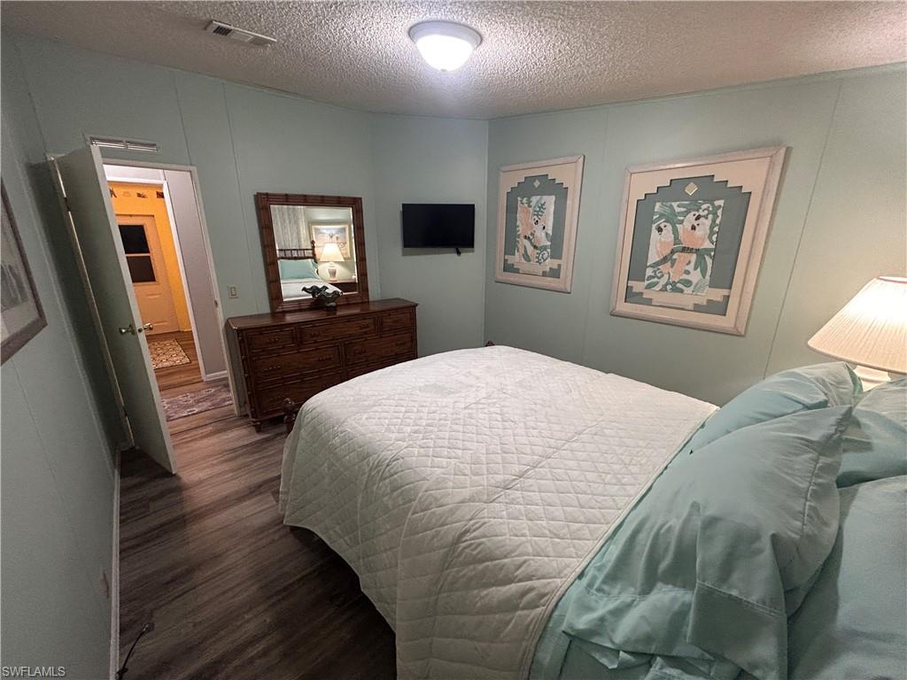 10561 Lake Loop Rd 37m Property Photo 18