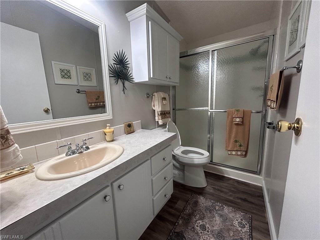 10561 Lake Loop Rd 37m Property Photo 19