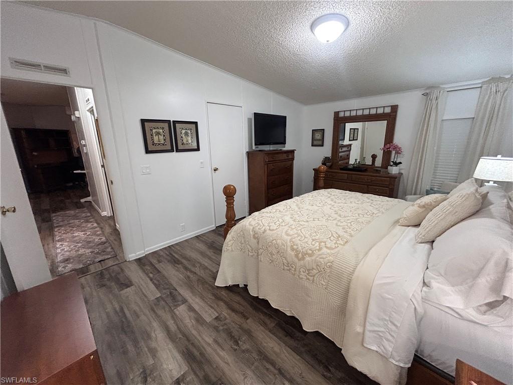 10561 Lake Loop Rd 37m Property Photo 22