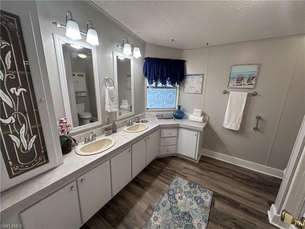 10561 Lake Loop Rd 37m Property Photo 24