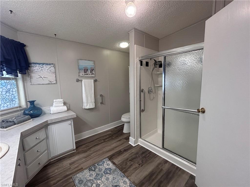 10561 Lake Loop Rd 37m Property Photo 25