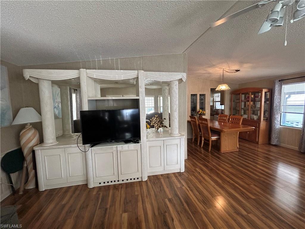 571 Sunrise Ln Property Photo 5