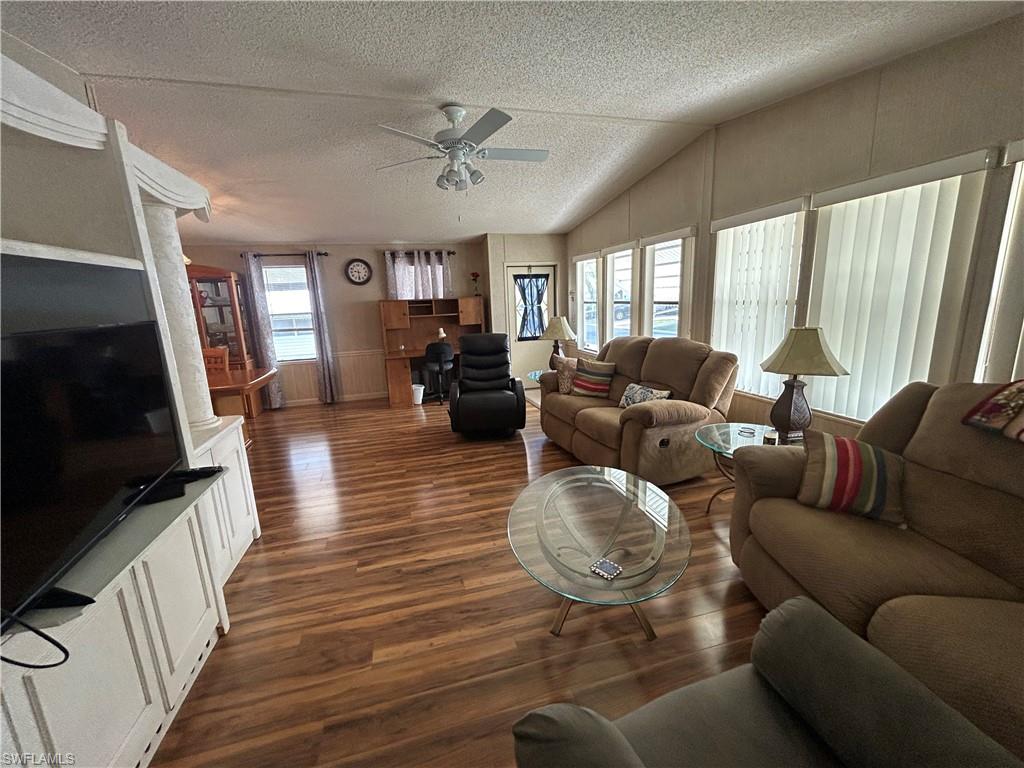 571 Sunrise Ln Property Photo 6