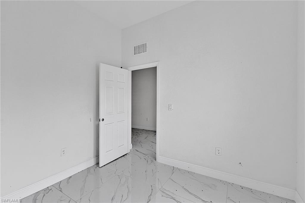 210 Genoa Ave S Property Photo 18