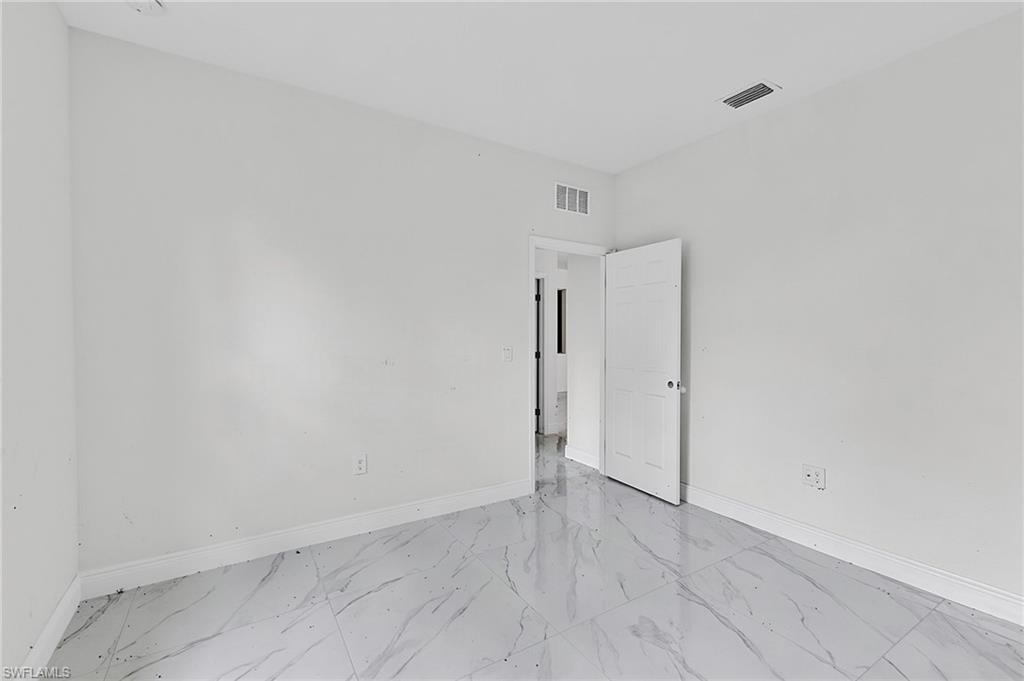 210 Genoa Ave S Property Photo 31