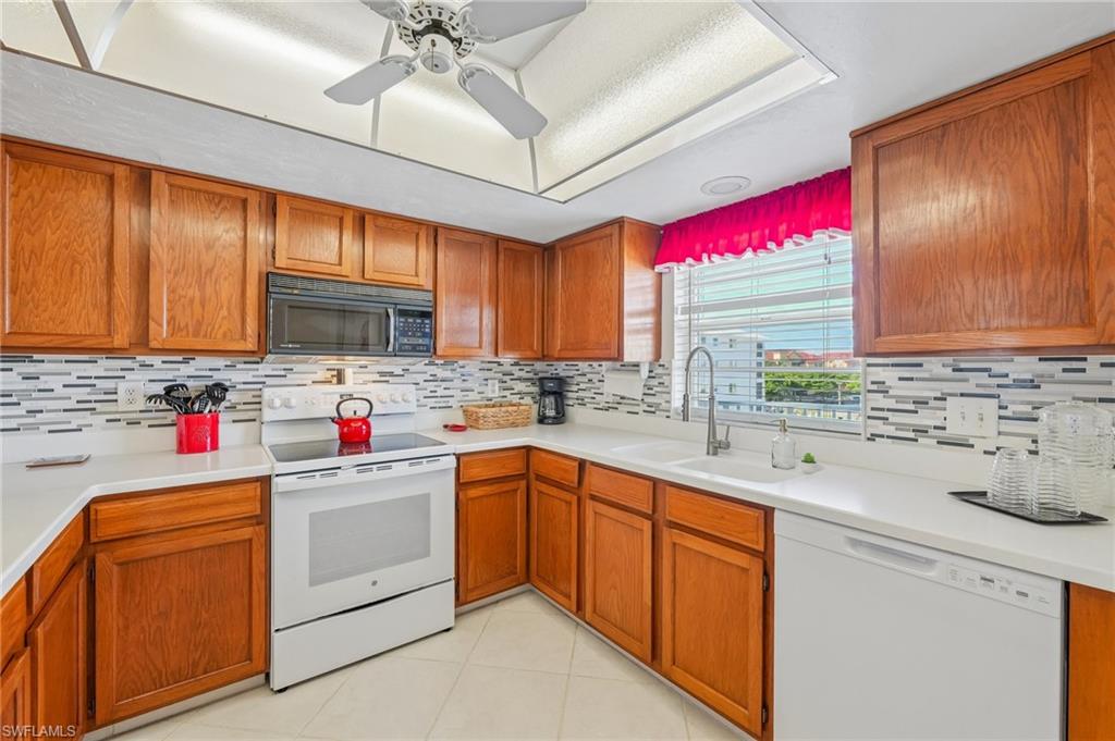 4521 Bay Beach Ln 326 Property Photo 4