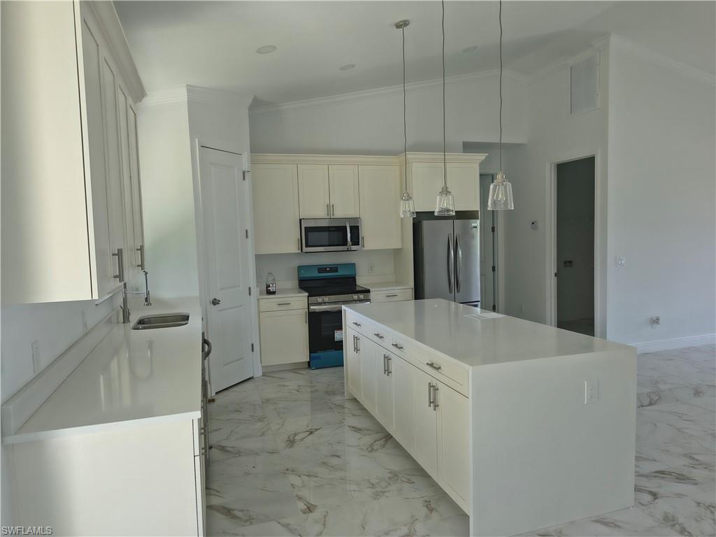 2919 52nd St W Property Photo 8