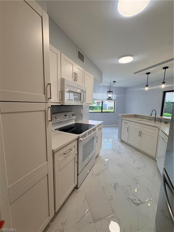 47 Bennington Dr 3 Property Photo 2