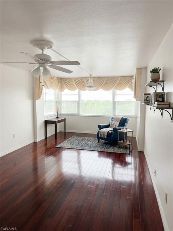 1900 Clifford St 503 Property Photo 3