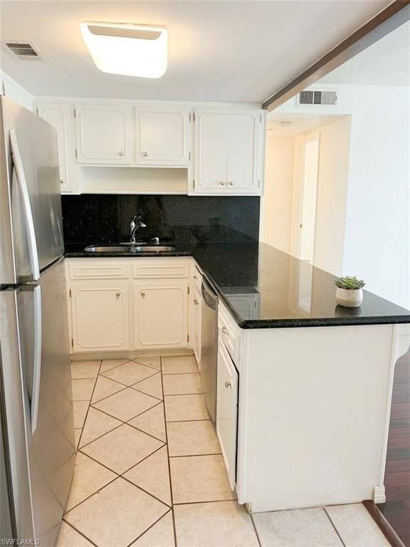 1900 Clifford St 503 Property Photo 4
