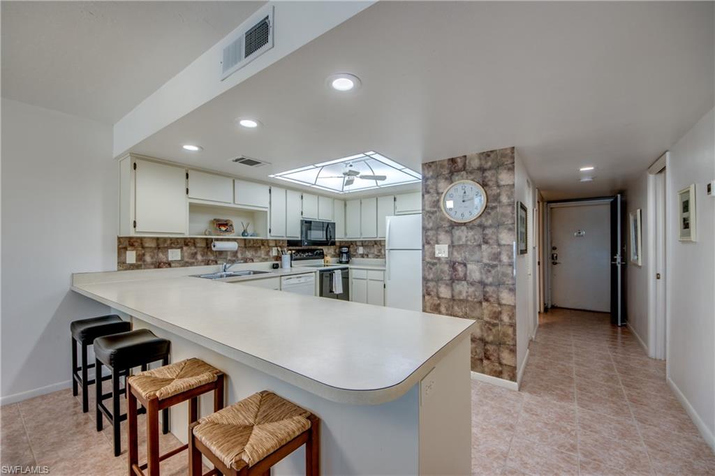 2532 Estero Blvd 305 Property Photo 3