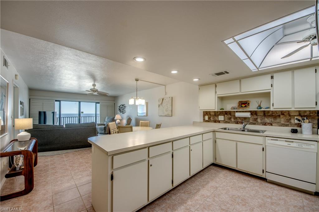 2532 Estero Blvd 305 Property Photo 4