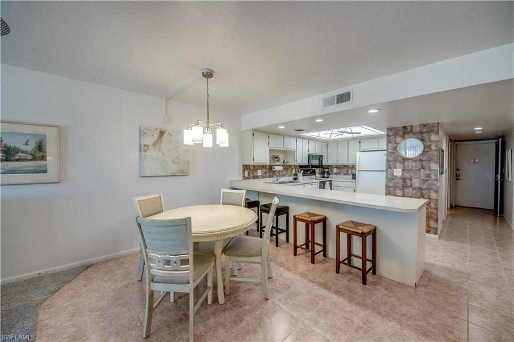 2532 Estero Blvd 305 Property Photo 7