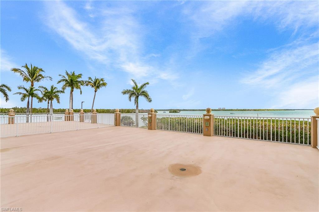 4137 Bay Beach Ln 522 Property Photo 2