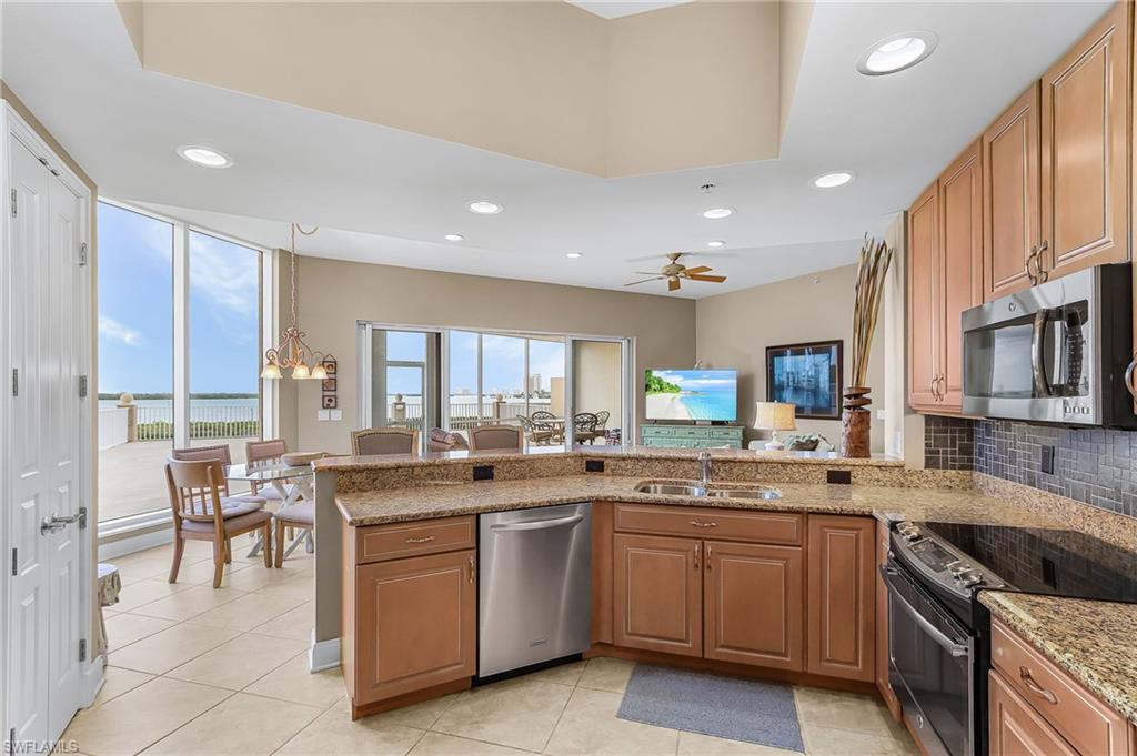4137 Bay Beach Ln 522 Property Photo 5