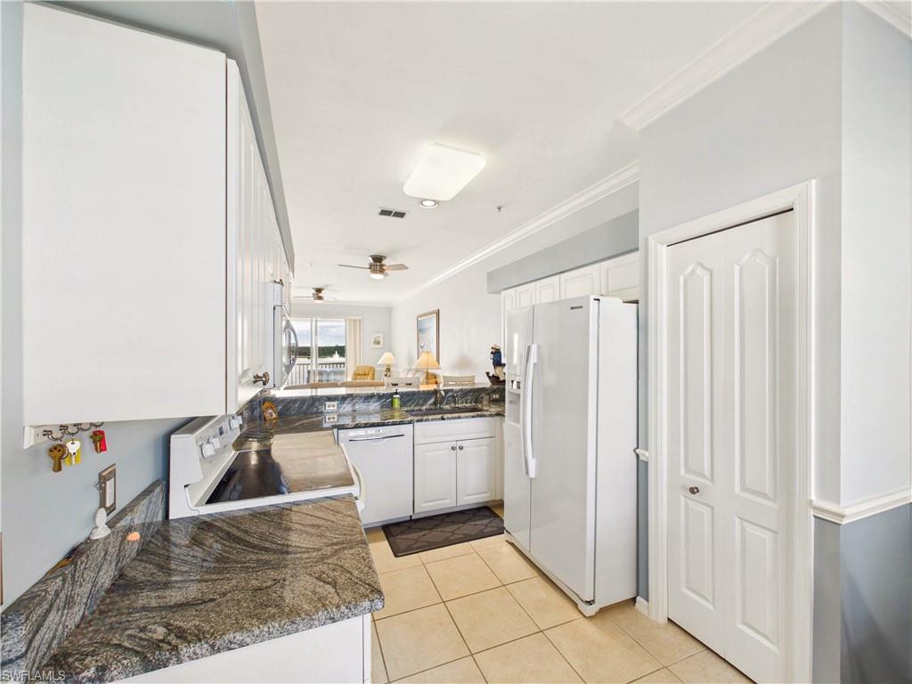 10381 Butterfly Palm Dr 944 Property Photo 8