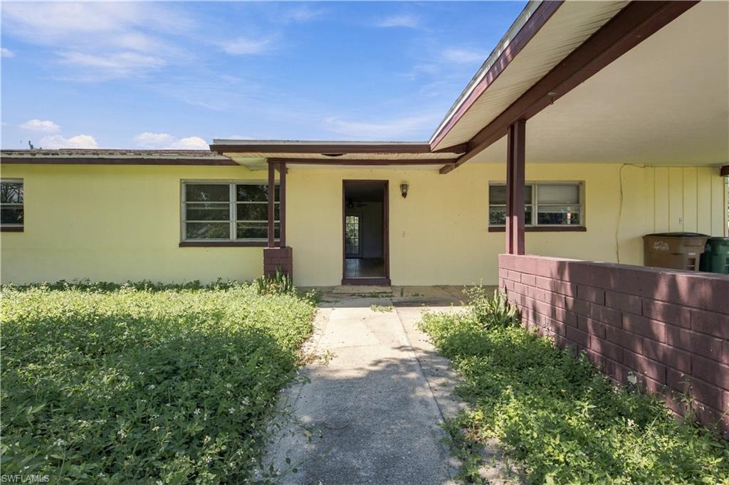 322 NE 11th PL Property Photo 1