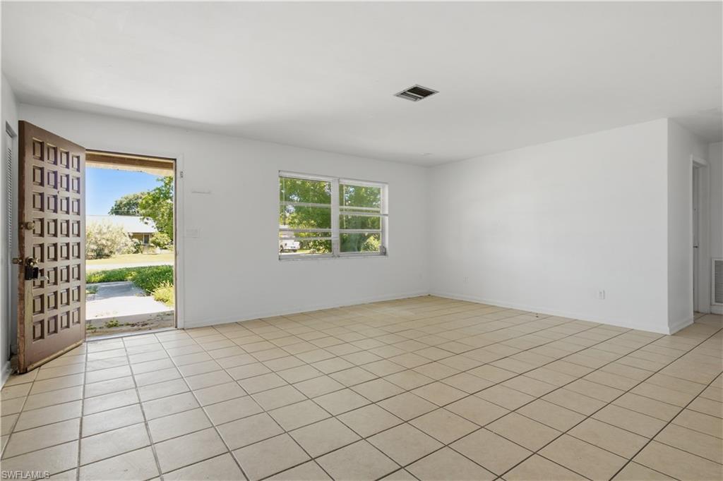322 Ne 11th Pl Property Photo 3
