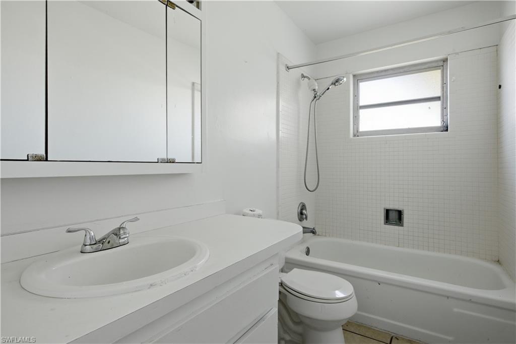 322 Ne 11th Pl Property Photo 5