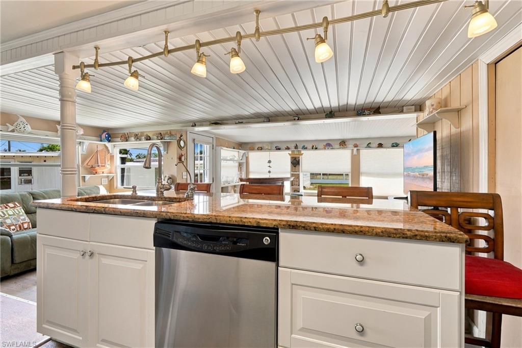 5558 Palm Beach Blvd 69 Property Photo 11