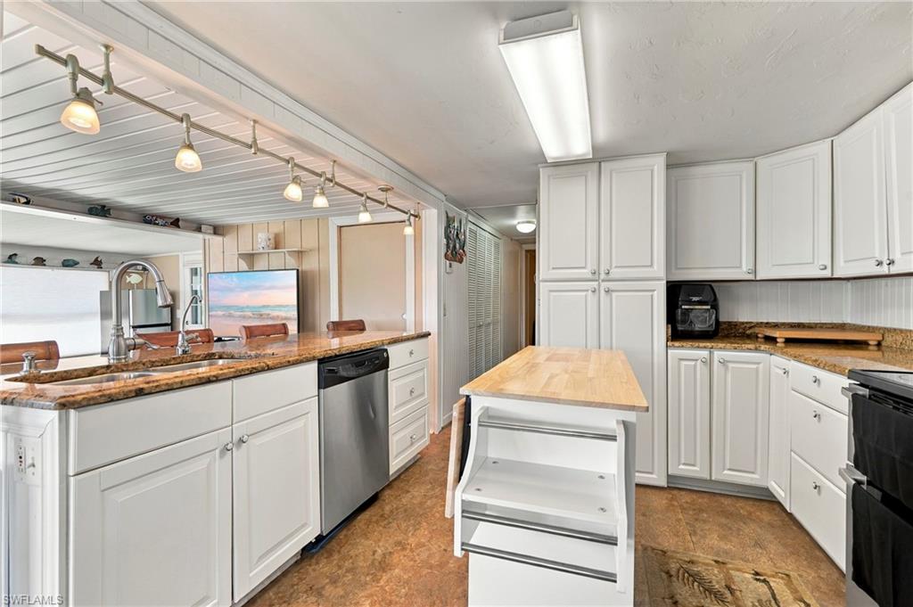 5558 Palm Beach Blvd 69 Property Photo 12
