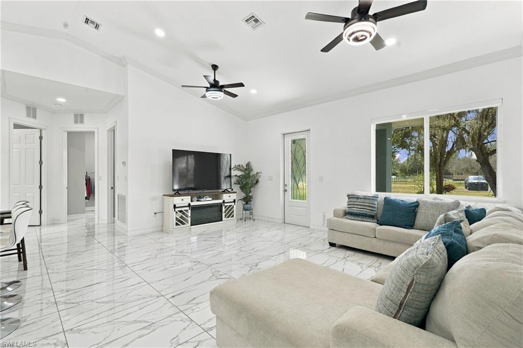 469 Montura Ave Property Photo 7