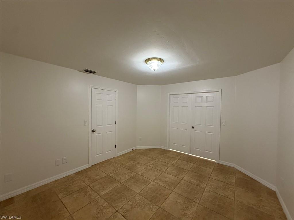 372 Carrillon Ave S Property Photo 5