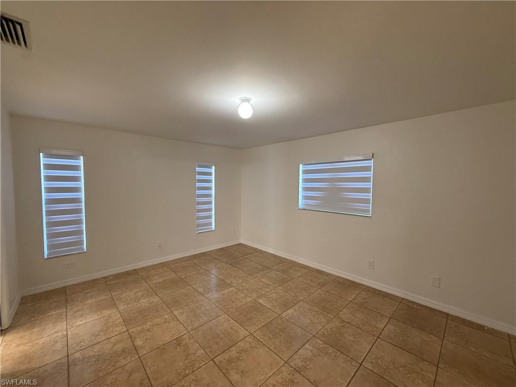 372 Carrillon Ave S Property Photo 10