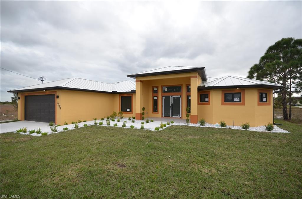 1242 Hathor St E Property Photo 1