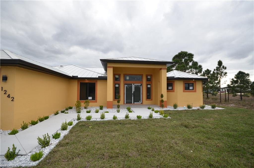 1242 Hathor St E Property Photo 3