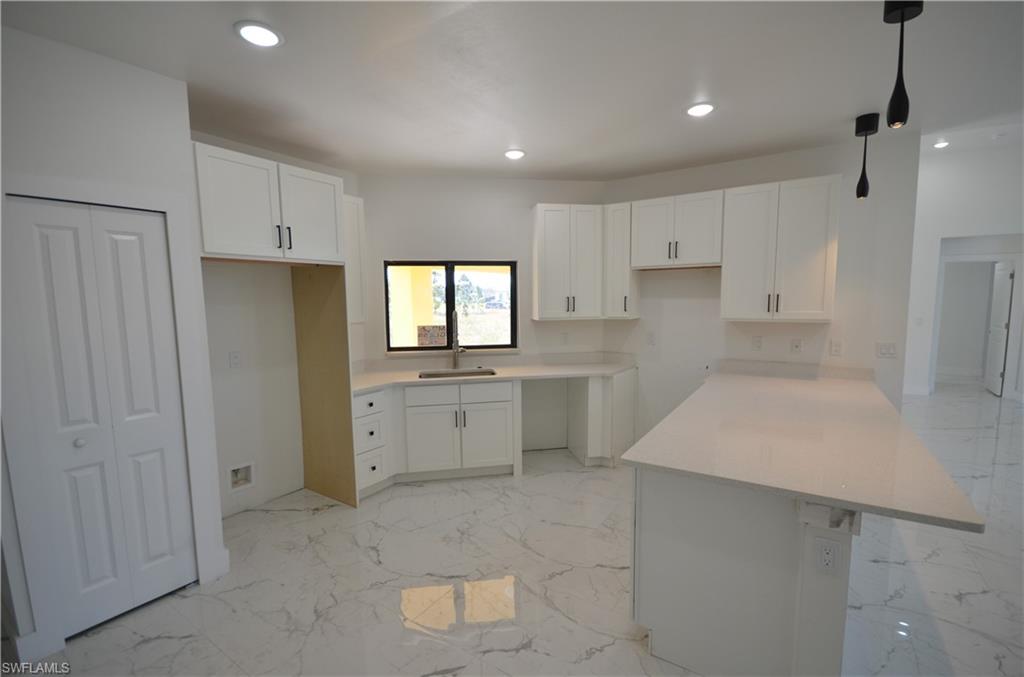 1242 Hathor St E Property Photo 11