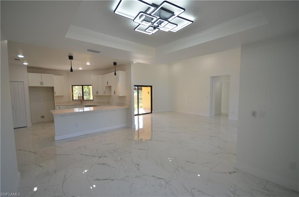 1242 Hathor St E Property Photo 14
