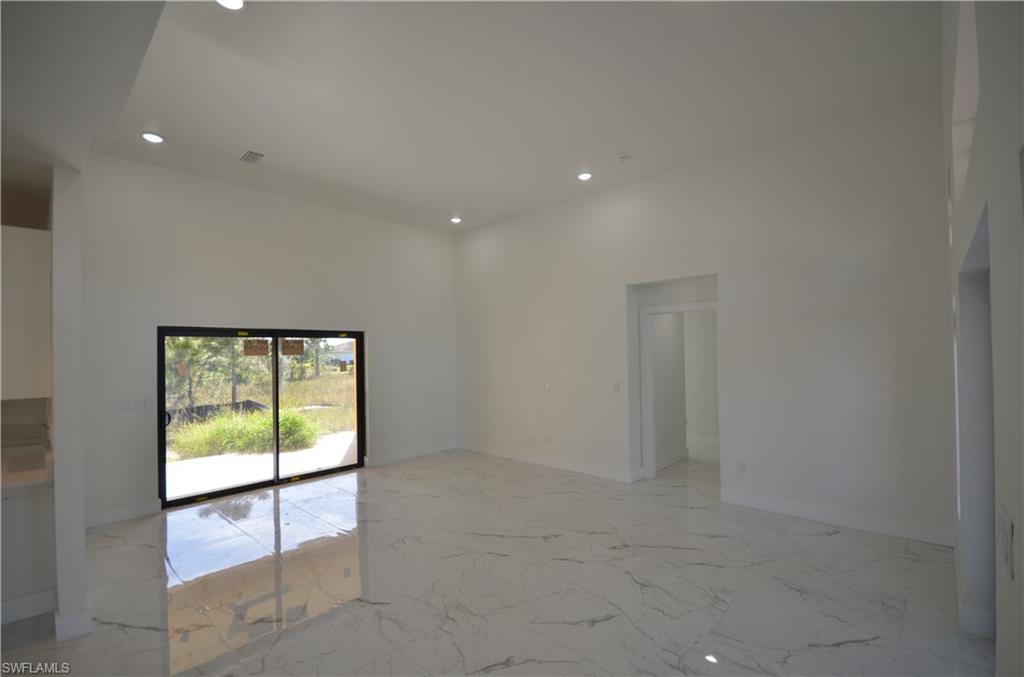 1242 Hathor St E Property Photo 15